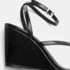 Sandalen mit Keilabsatz und Riemchen
