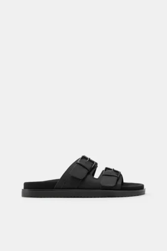 Sandalen mit Schnallen
