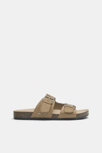 Sandalen mit Schnallen