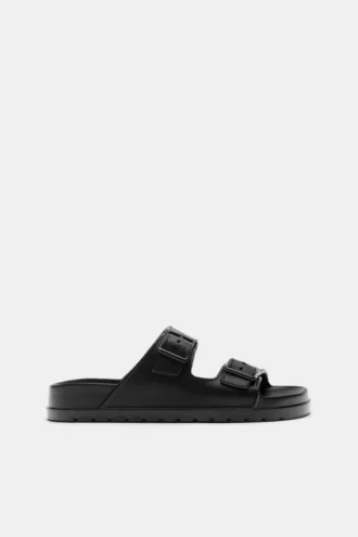 Sandalen mit Schnallen