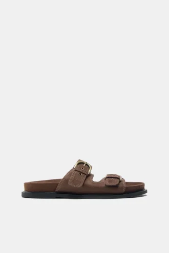 Sandalen mit Schnallen