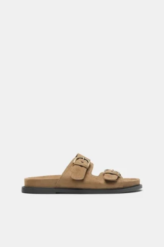 Sandalen mit Schnallen