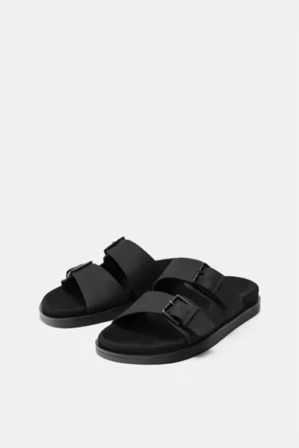 Sandalen mit Schnallen