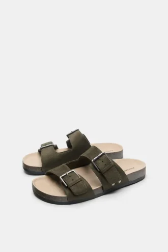 Sandalen mit Schnallen