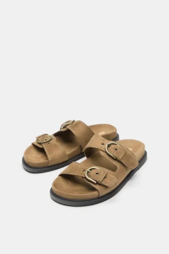 Sandalen mit Schnallen