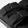Sandalen mit Schnallen