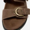 Sandalen mit Schnallen