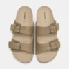 Sandalen mit Schnallen