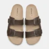 Sandalen mit Schnallen
