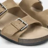 Sandalen mit Schnallen