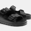 Sandalen mit Schnallen