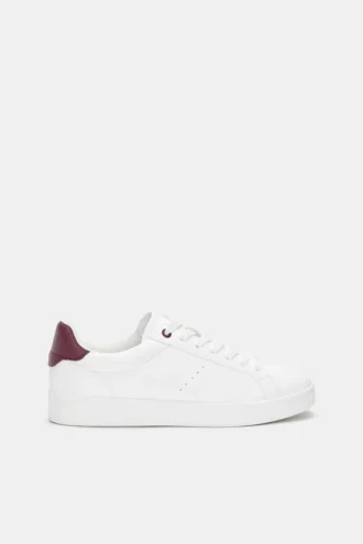 Schlichte Sneaker mit Details