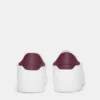 Schlichte Sneaker mit Details Schlichte Sneaker mit Details