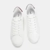Schlichte Sneaker mit Details Schlichte Sneaker mit Details