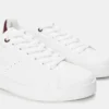 Schlichte Sneaker mit Details Schlichte Sneaker mit Details