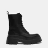 Schnürbare, voluminöse Stiefel
