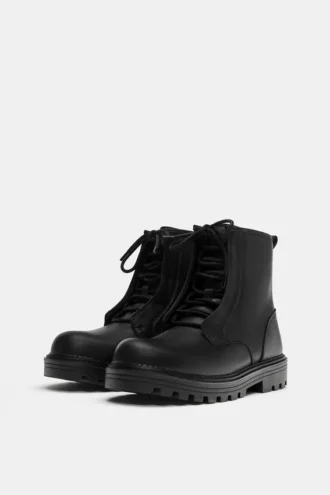 Schnürstiefel aus Leder