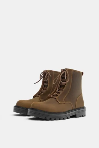Schnürstiefel aus Leder