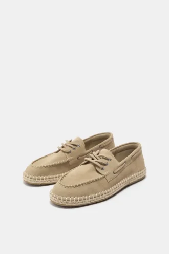 Schuhe aus Leder und Jute
