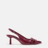 Schuhe mit Absatz und Schnallen