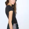 Schwarzes T-Shirt mit Strasssteinen Schwarzes T-Shirt mit Strasssteinen