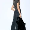 Schwarzes T-Shirt mit Strasssteinen Schwarzes T-Shirt mit Strasssteinen