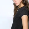 Schwarzes T-Shirt mit Strasssteinen Schwarzes T-Shirt mit Strasssteinen