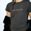 Schwarzes T-Shirt mit Strasssteinen Schwarzes T-Shirt mit Strasssteinen