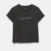 Schwarzes T-Shirt mit Strasssteinen Schwarzes T-Shirt mit Strasssteinen