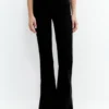 Skinny-Jeans mit ausgestelltem Bein