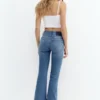 Skinny-Jeans mit ausgestelltem Bein