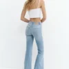 Skinny-Jeans mit ausgestelltem Bein