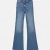 Skinny-Jeans mit ausgestelltem Bein