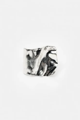 Skulpturaler quadratischer Ring