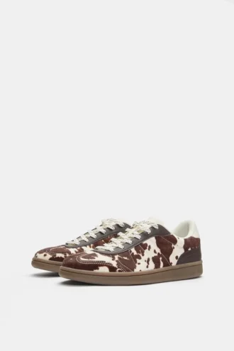Sneaker aus Leder mit Kuhfell-Print