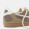 Sneaker im Retro-Look mit Struktur
