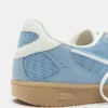 Sneaker im Retro-Look mit Struktur