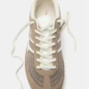 Sneaker im Retro-Look mit Struktur