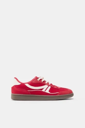 Sneaker im Retro-Stil mit Details