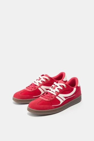 Sneaker im Retro-Stil mit Details