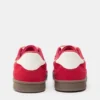 Sneaker im Retro-Stil mit Details