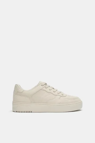 Sneaker mit klobiger Sohle
