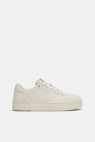 Sneaker mit klobiger Sohle Sneaker mit klobiger Sohle