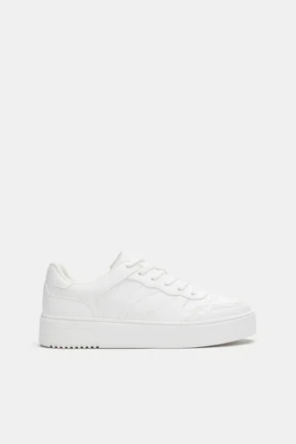 Sneaker mit klobiger Sohle Sneaker mit klobiger Sohle