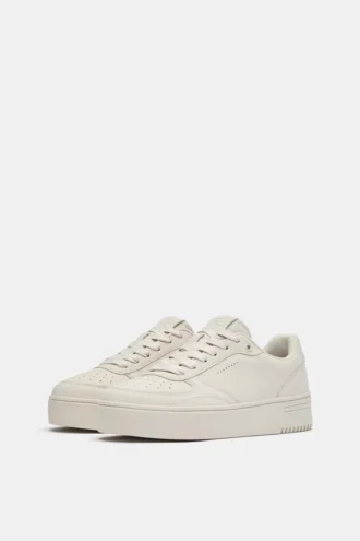 Sneaker mit klobiger Sohle Sneaker mit klobiger Sohle