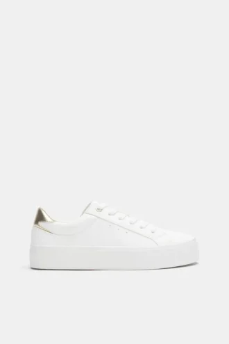 Sneaker mit klobiger Sohle und Detail Sneaker mit klobiger Sohle und Detail