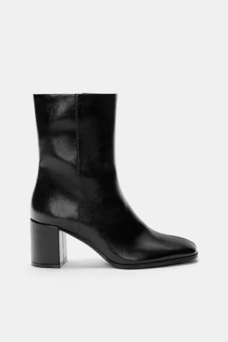 Stiefel mit hohem Absatz