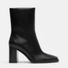 Stiefel mit hohem Absatz Stiefel mit hohem Absatz