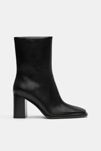 Stiefel mit hohem Absatz