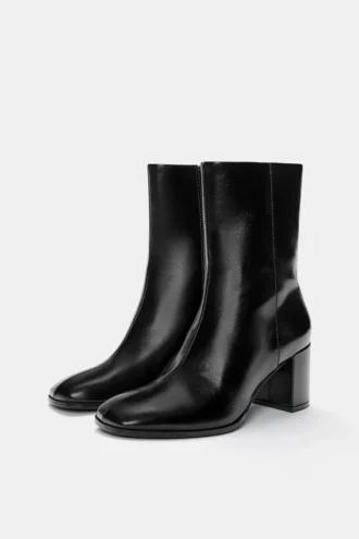 Stiefel mit hohem Absatz
